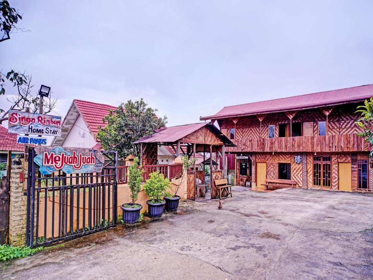 Oyo 90209 Dk Singarimbun Berastagi Homestay Exteriör bild
