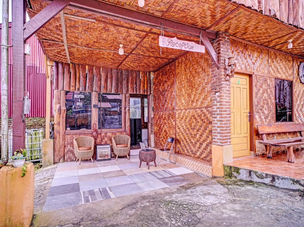 Oyo 90209 Dk Singarimbun Berastagi Homestay Exteriör bild