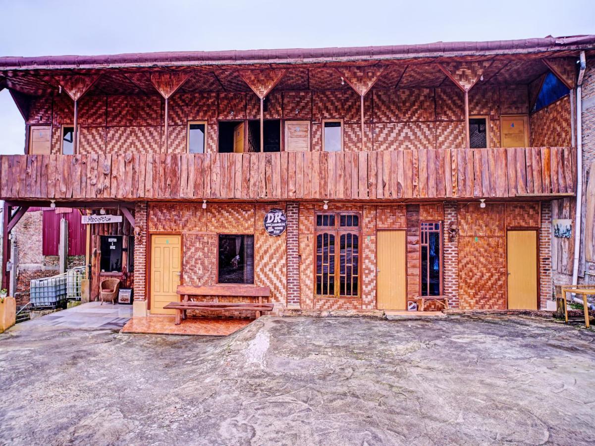 Oyo 90209 Dk Singarimbun Berastagi Homestay Exteriör bild