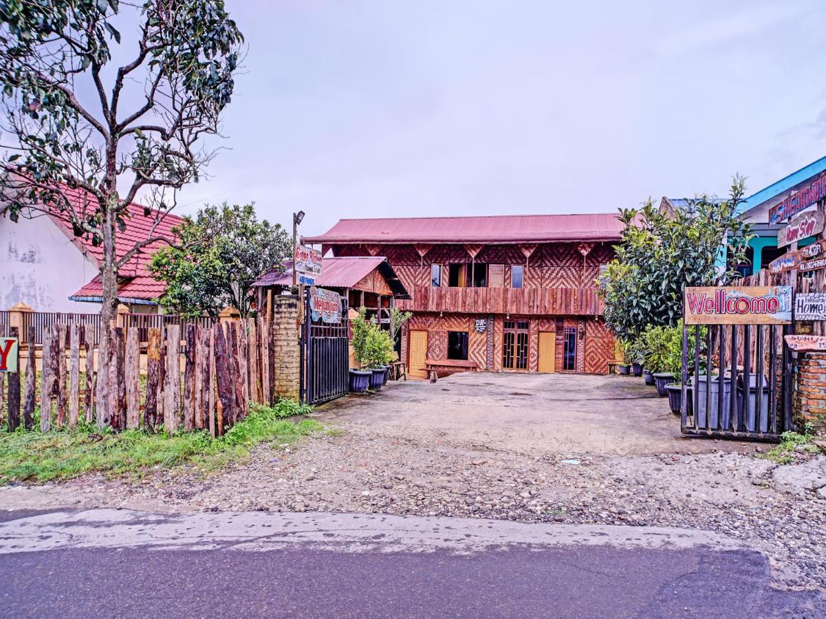 Oyo 90209 Dk Singarimbun Berastagi Homestay Exteriör bild