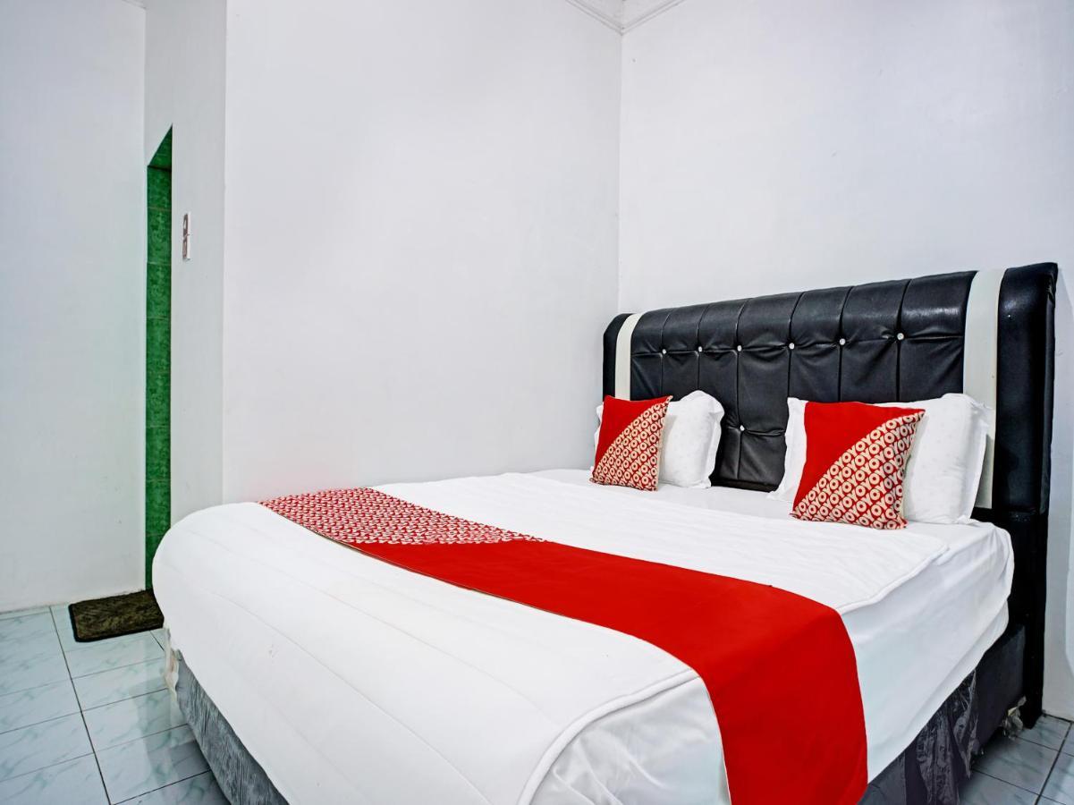 Oyo 90209 Dk Singarimbun Berastagi Homestay Exteriör bild