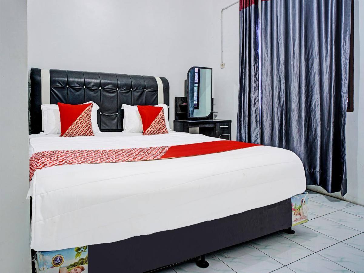 Oyo 90209 Dk Singarimbun Berastagi Homestay Exteriör bild