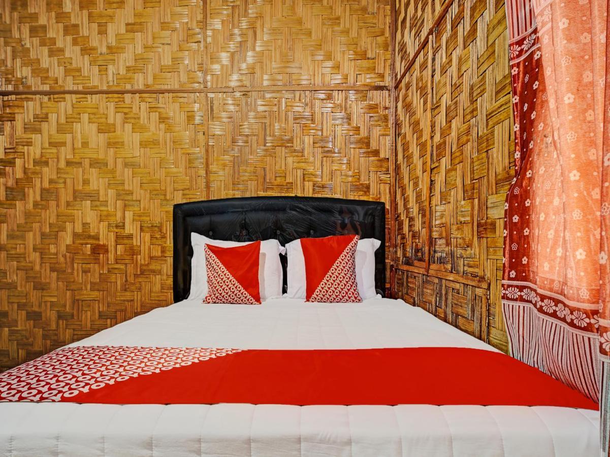Oyo 90209 Dk Singarimbun Berastagi Homestay Exteriör bild