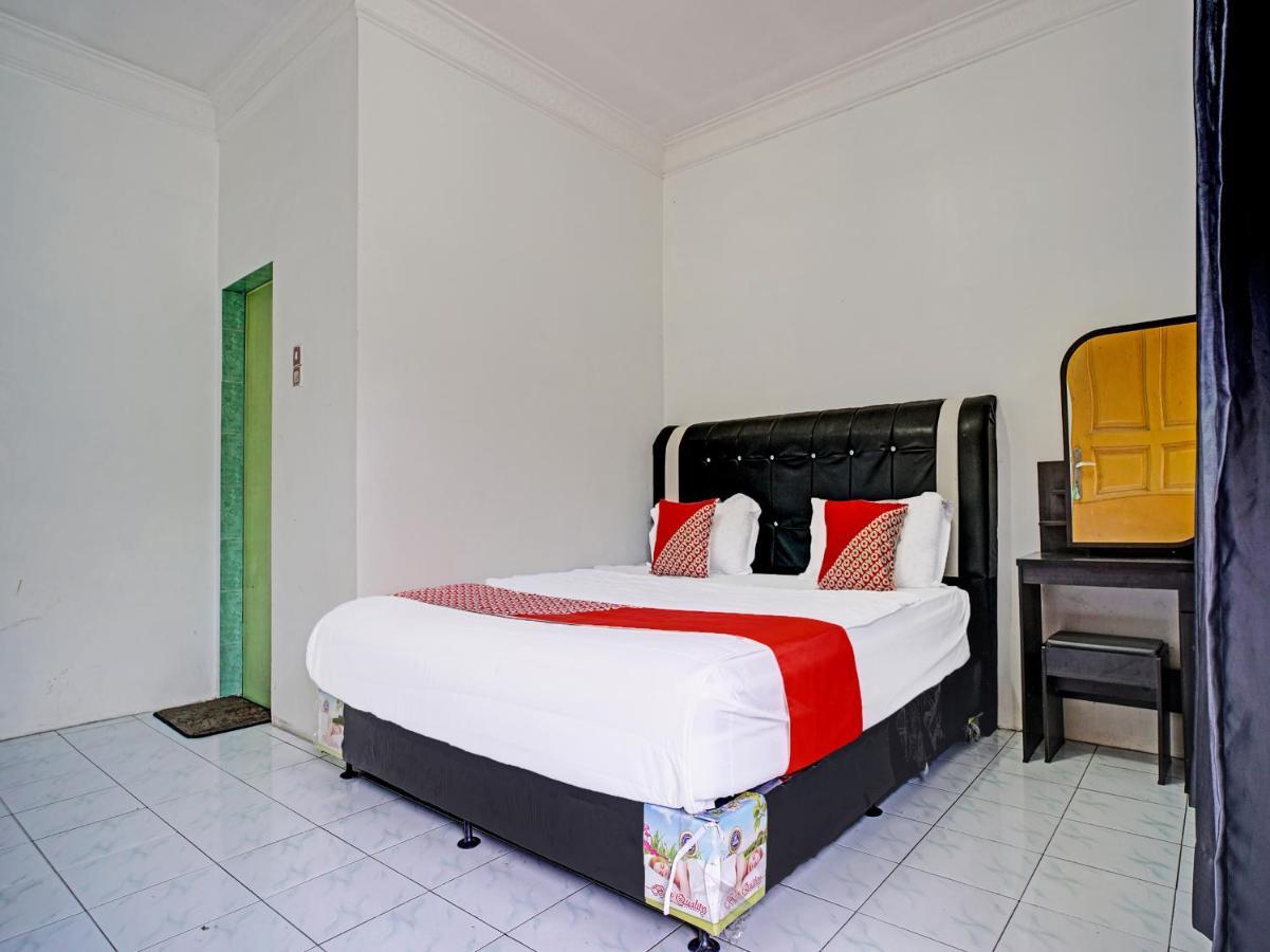 Oyo 90209 Dk Singarimbun Berastagi Homestay Exteriör bild
