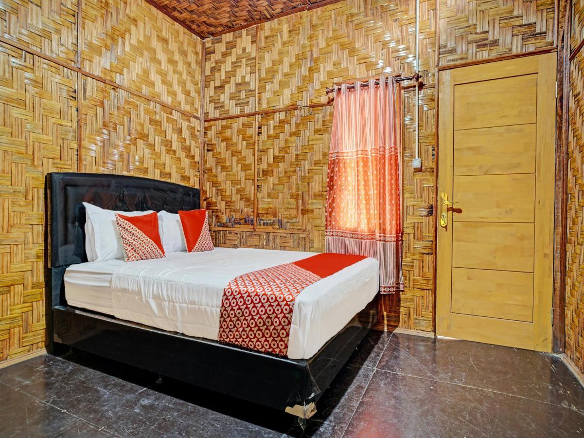 Oyo 90209 Dk Singarimbun Berastagi Homestay Exteriör bild