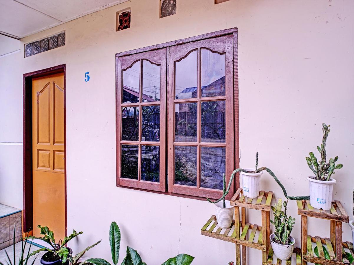 Oyo 90209 Dk Singarimbun Berastagi Homestay Exteriör bild