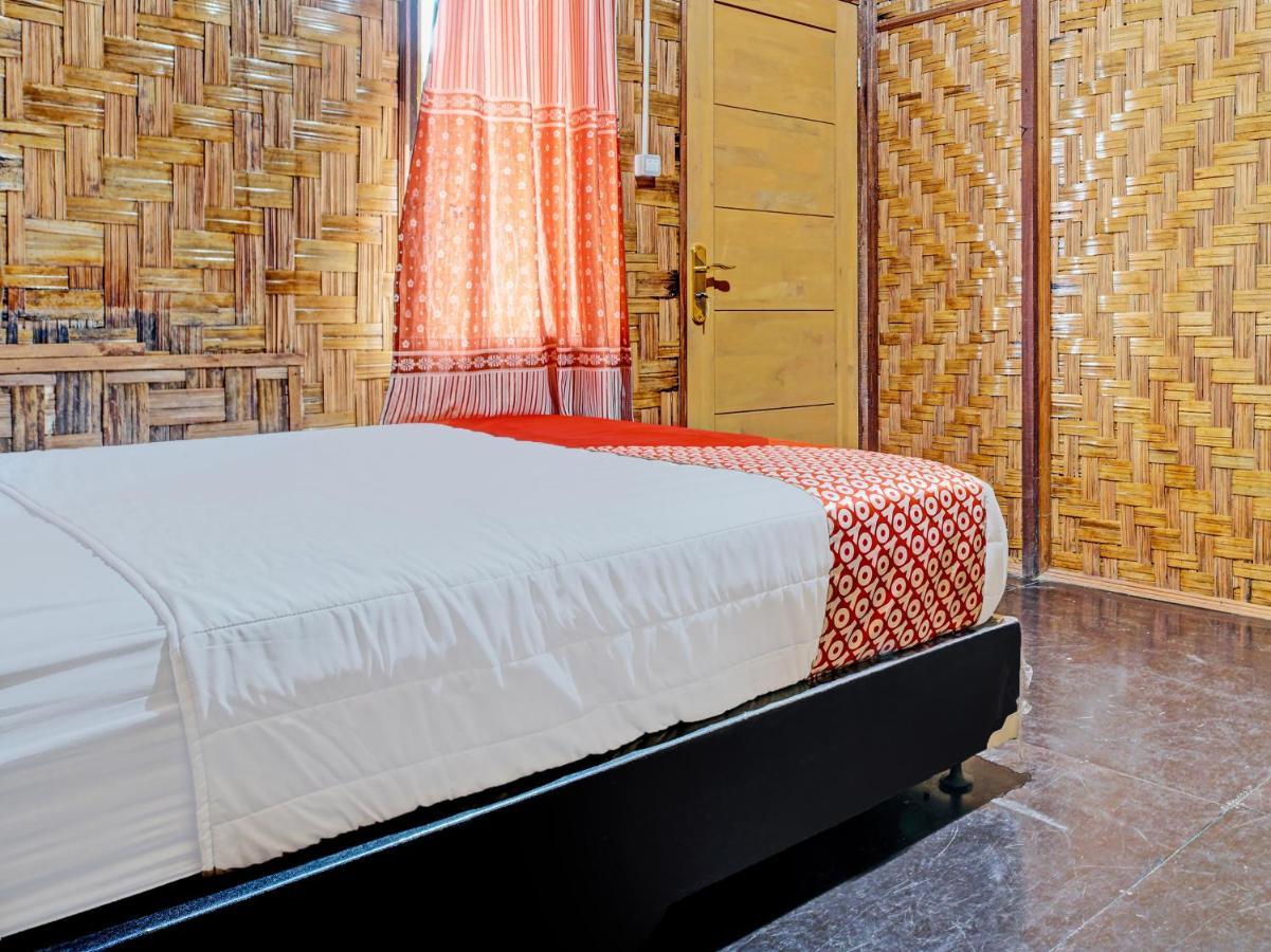 Oyo 90209 Dk Singarimbun Berastagi Homestay Exteriör bild