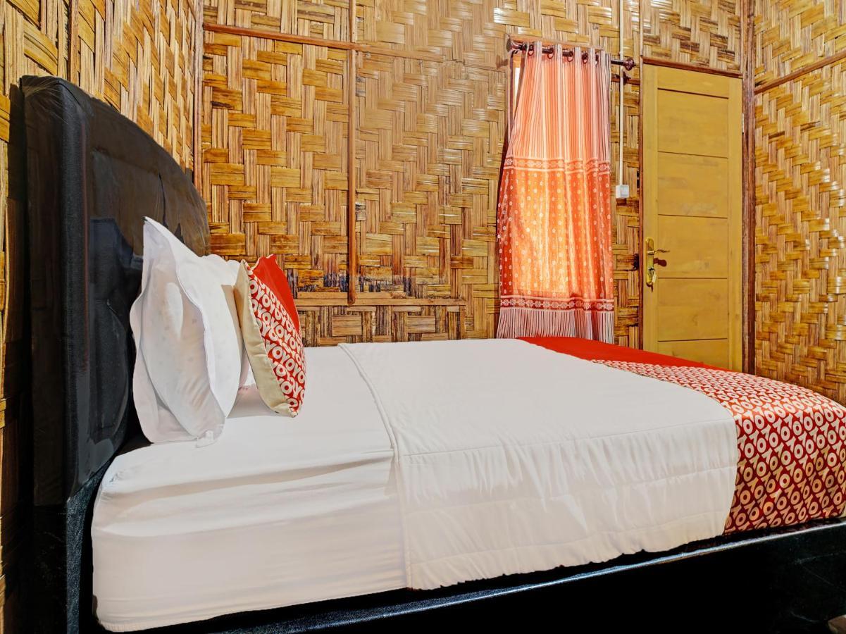 Oyo 90209 Dk Singarimbun Berastagi Homestay Exteriör bild