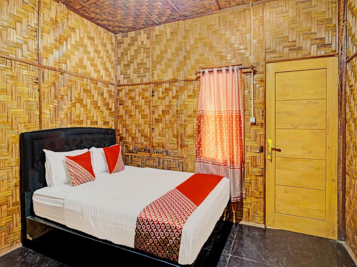 Oyo 90209 Dk Singarimbun Berastagi Homestay Exteriör bild