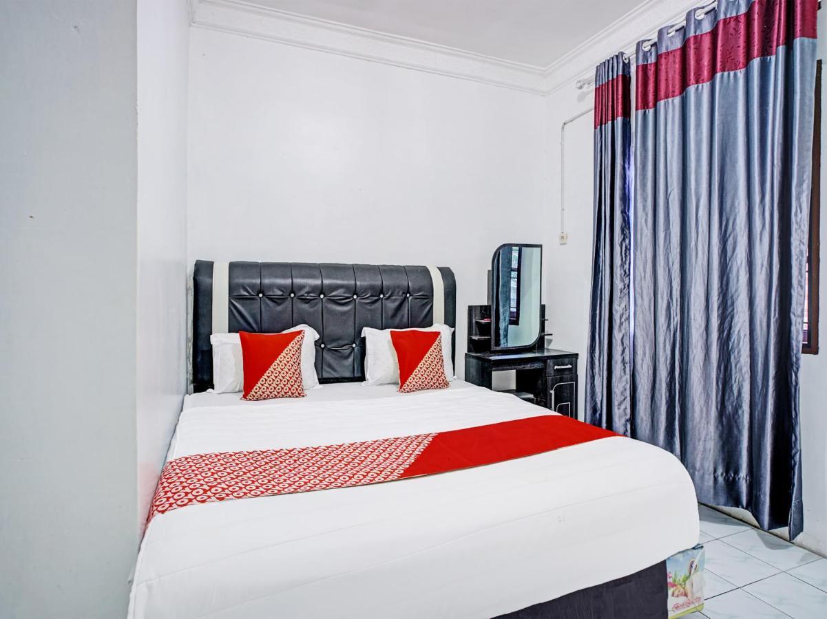 Oyo 90209 Dk Singarimbun Berastagi Homestay Exteriör bild
