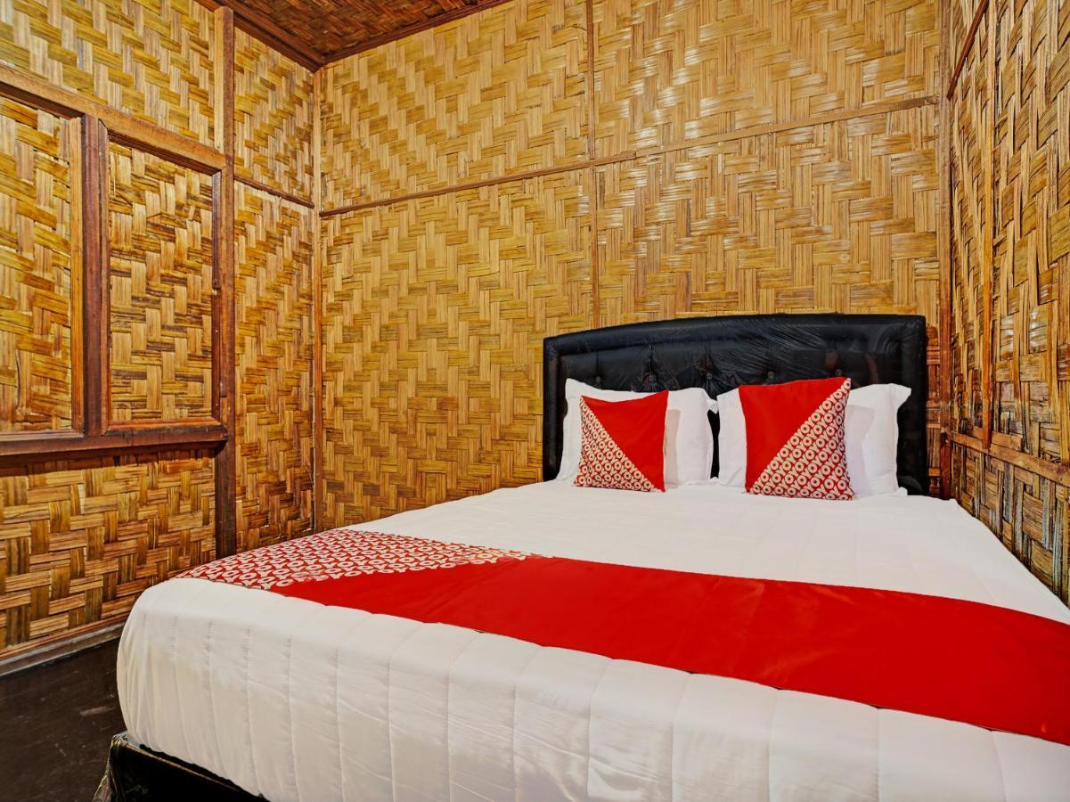Oyo 90209 Dk Singarimbun Berastagi Homestay Exteriör bild