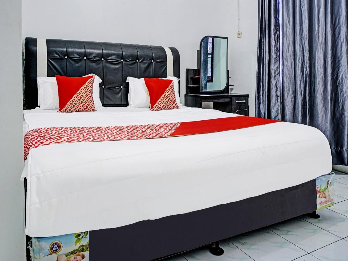 Oyo 90209 Dk Singarimbun Berastagi Homestay Exteriör bild